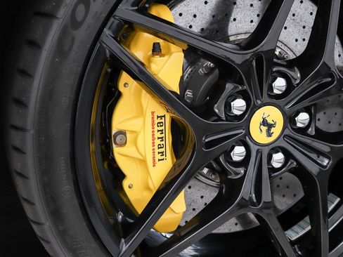 Used 2017 Ferrari California T RWD image 40