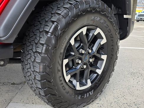 Used 2025 Jeep Wrangler Unlimited Rubicon 4xe w/ Convenience Group AWD/4WD image 16