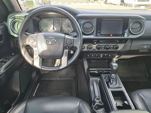 Used 2018 Toyota Tacoma TRD Sport image 13