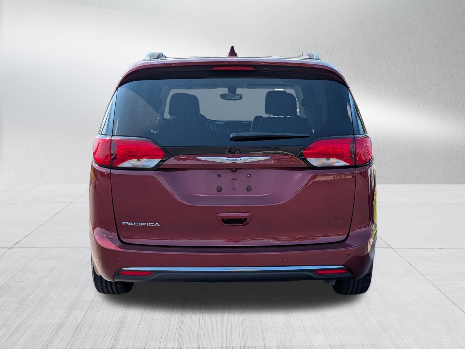Used 2020 Chrysler Pacifica Touring-L Plus FWD image 4