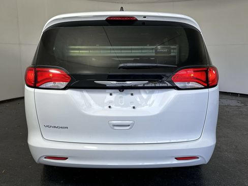 Used 2023 Chrysler Voyager LX FWD image 7