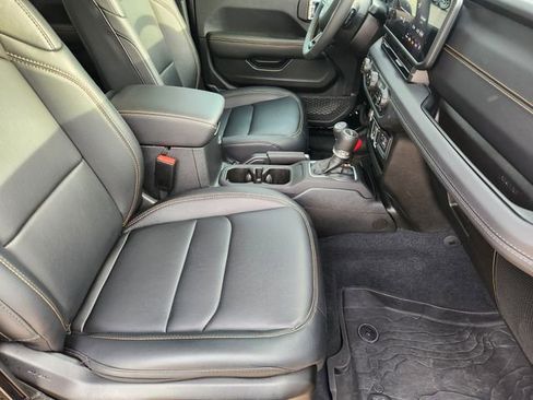 Used 2024 Jeep Gladiator Sport AWD/4WD image 20