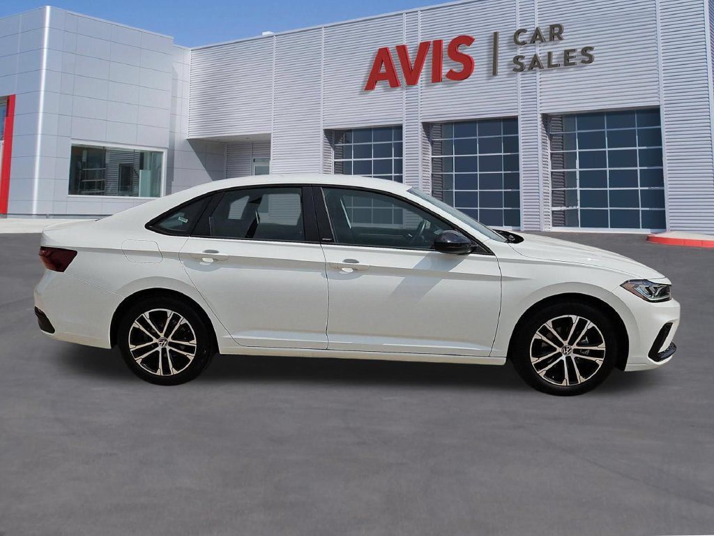 Used 2025 Volkswagen Jetta Sport FWD image 5