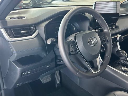 Used 2025 Toyota RAV4 XSE AWD/4WD image 20