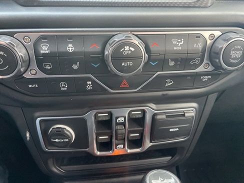 Used 2020 Jeep Wrangler Unlimited Sahara image 26