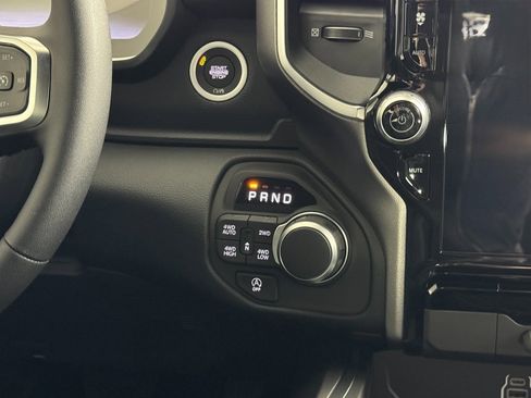 New 2026 RAM 1500 4x4 Crew Cab image 25