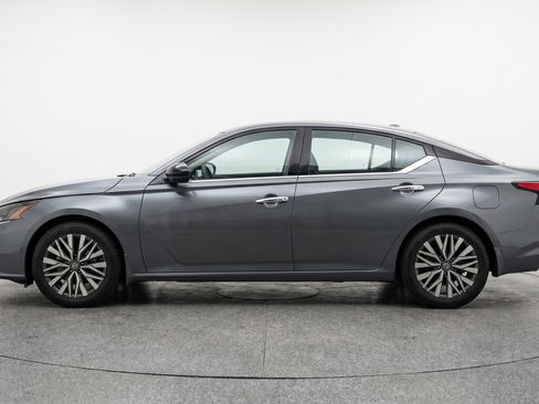 Used 2025 Nissan Altima 2.5 SV FWD image 5