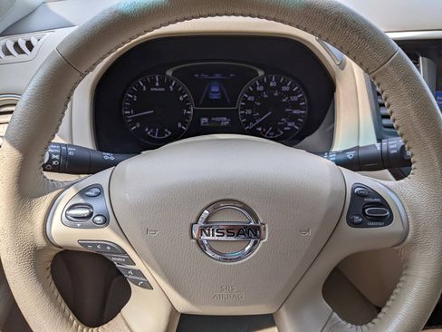 Used 2013 Nissan Pathfinder Platinum AWD/4WD image 18
