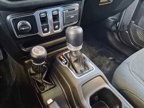 Used 2025 Jeep Wrangler Sport AWD/4WD image 12