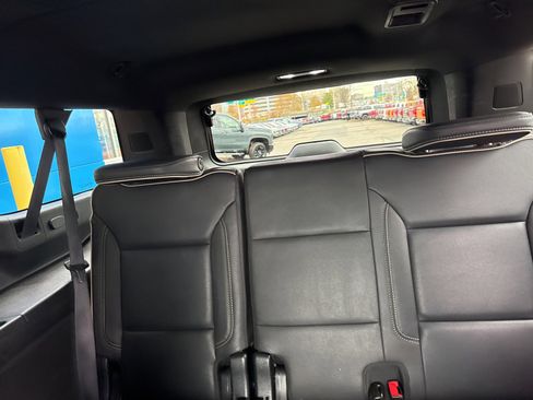 Used 2023 Chevrolet Suburban Premier image 19