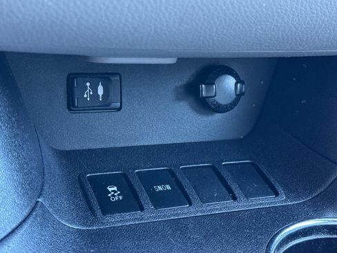 Used 2016 Toyota Highlander XLE FWD image 32