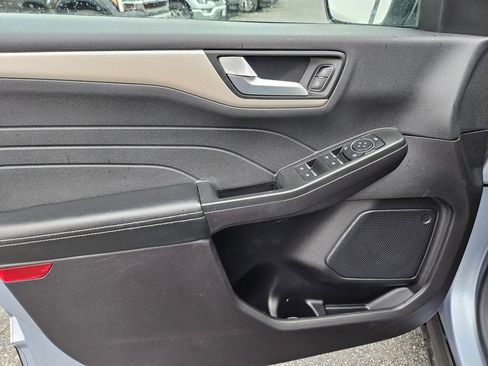 Used 2022 Ford Escape SEL image 16