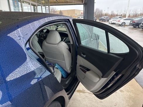 Used 2017 Acura TLX w/ Technology Package image 13