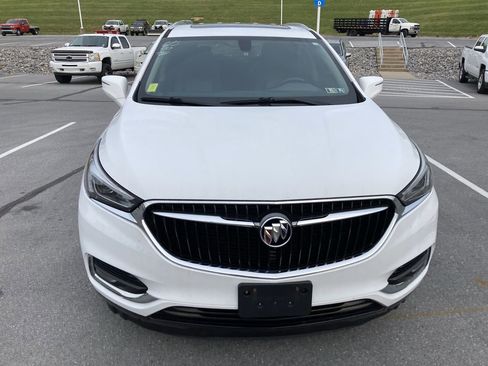 Used 2018 Buick Enclave Essence AWD/4WD image 2