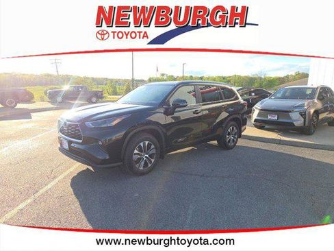Certified 2026 Toyota Highlander XLE AWD/4WD image 1