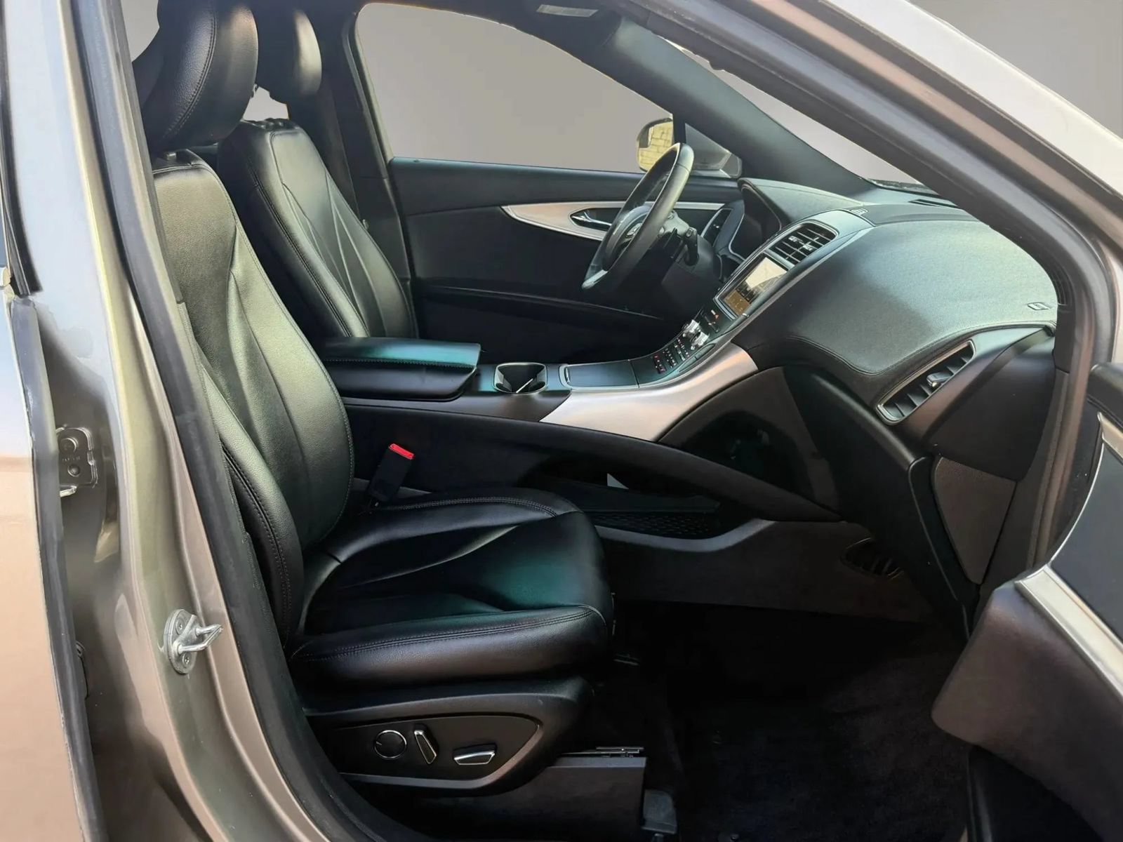 Used 2017 Lincoln MKX Premiere FWD image 20