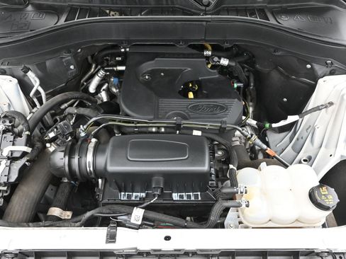 Used 2020 Ford Explorer XLT w/ Equipment Group 202A image 30