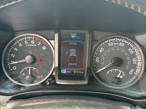 Used 2021 Toyota Tacoma TRD Sport AWD/4WD image 19