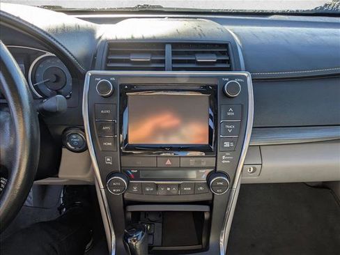 Used 2016 Toyota Camry XLE image 10