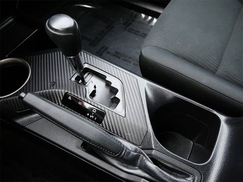 Used 2015 Toyota RAV4 LE image 20