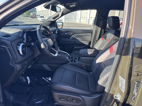 Used 2024 Chevrolet Colorado Z71 w/ Z71 Convenience Package 2 AWD/4WD image 16