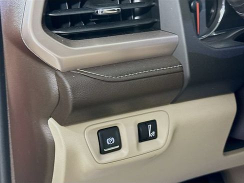 Used 2018 GMC Acadia Denali w/ Technology Package AWD/4WD image 12