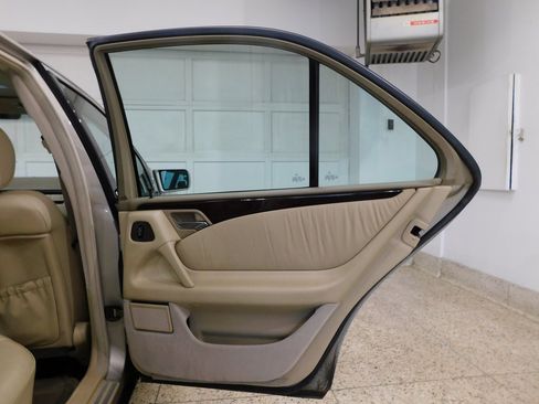 Used 1999 Mercedes-Benz E 320 4MATIC Sedan image 48