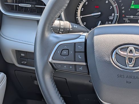 Used 2021 Toyota Highlander XLE AWD/4WD image 21