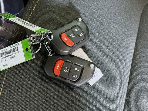 Used 2025 Jeep Wrangler Sport AWD/4WD image 30
