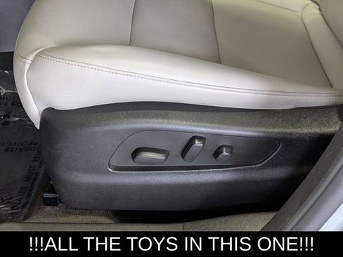 Used 2023 Cadillac XT4 Luxury w/ Cold Weather Package AWD/4WD image 13