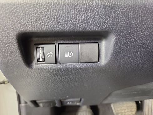 Used 2019 Toyota RAV4 LE w/ Carpet Mat Package FWD image 27