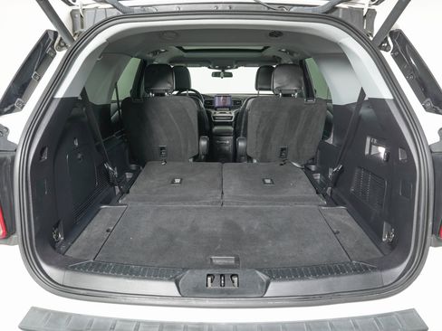 Used 2022 Ford Explorer XLT w/ Equipment Group 202A image 11