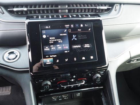 Used 2024 Jeep Grand Cherokee L Laredo image 22