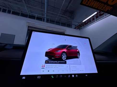 Used 2022 Tesla Model Y Long Range image 21