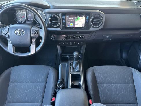 Used 2018 Toyota Tacoma TRD Off-Road w/ Technology Package image 14