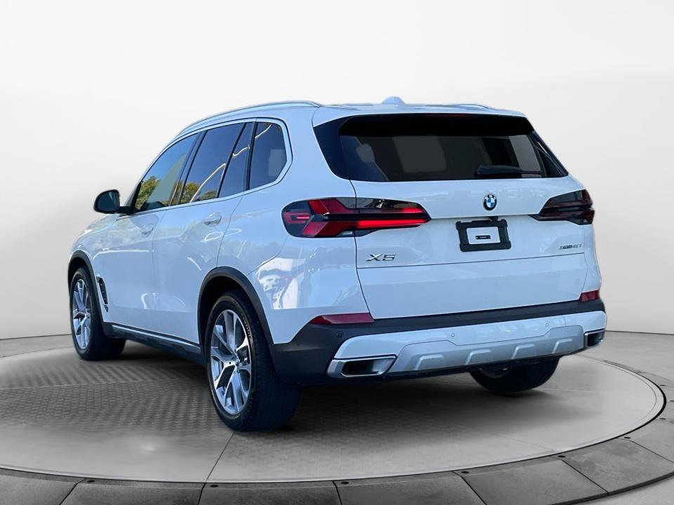 Used 2024 BMW X5 xDrive40i w/ Parking Assistance Package AWD/4WD image 5
