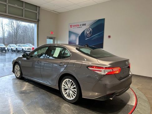Used 2018 Toyota Camry XLE image 4