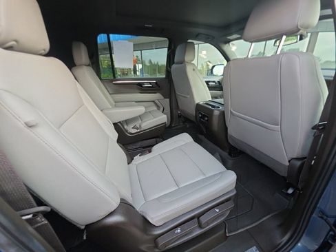 Used 2025 Chevrolet Suburban LT w/ Comfort Package AWD/4WD image 22