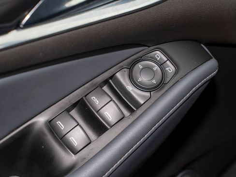 Used 2024 Buick Enclave Essence w/ Technology Package FWD image 28