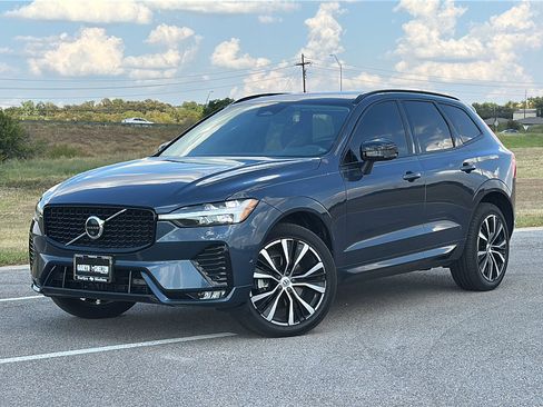 Used 2023 Volvo XC60 B5 Plus w/ Climate Package image 2