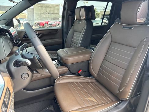 New 2026 GMC Yukon XL Denali Ultimate AWD/4WD image 17