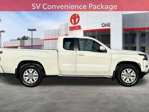 Used 2023 Nissan Frontier SV w/ SV Convenience Package image 3