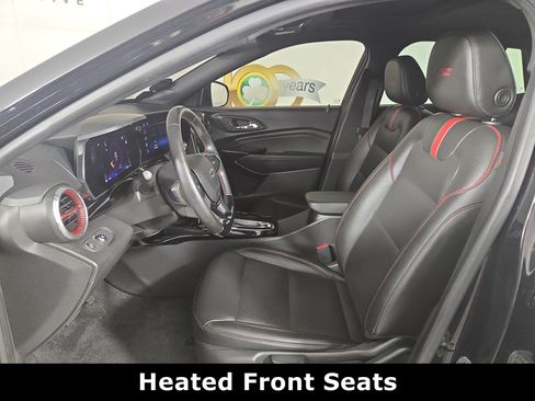 Certified 2025 Chevrolet Trax RS w/ Sunroof Package FWD image 11