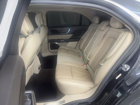 Used 2017 Lincoln Continental Select image 12