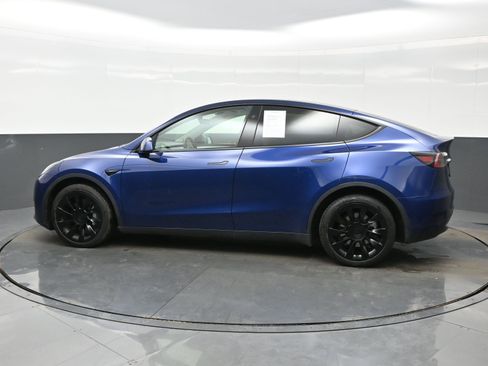 Used 2023 Tesla Model Y Long Range image 3
