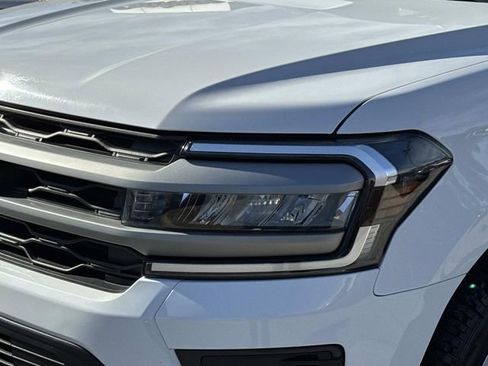 Used 2024 Ford Expedition XLT image 7