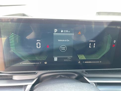 Used 2025 Kia Carnival FWD image 26