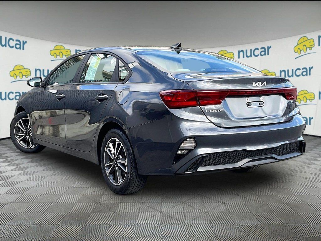 Used 2023 Kia Forte LXS w/ LXS Technology Package FWD image 3