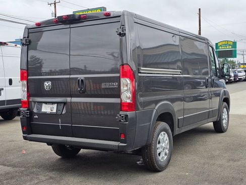 New 2025 RAM ProMaster 2500 w/ Quick Order Package 22G SLT image 8