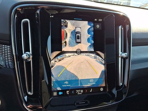 Certified 2025 Volvo XC40 B5 Plus image 19